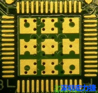 這也是不好的通孔設(shè)計(jì)，但部份通孔已經(jīng)用綠漆(mask)蓋上，但仍有部份通孔未塞孔。 