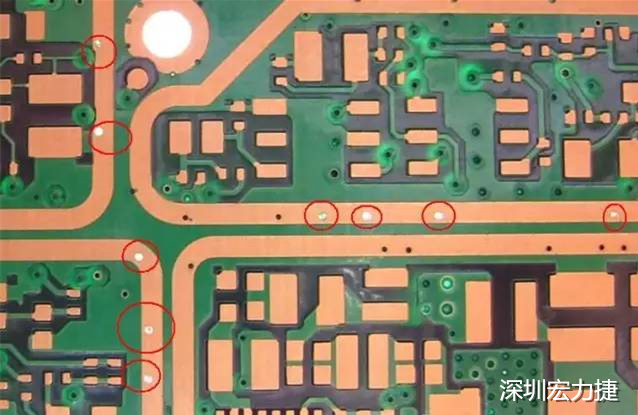 防止PCB過(guò)波峰焊時(shí)錫從導(dǎo)通孔貫穿元件面造成短路;特別是我們把過(guò)孔放在BGA焊盤上時(shí),就必須先做塞孔,再鍍金處理,便于BGA的焊接。