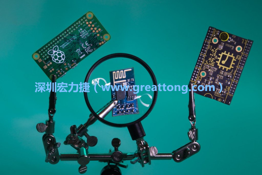A Raspberry Pi Zero、ESP8266和CHIP。